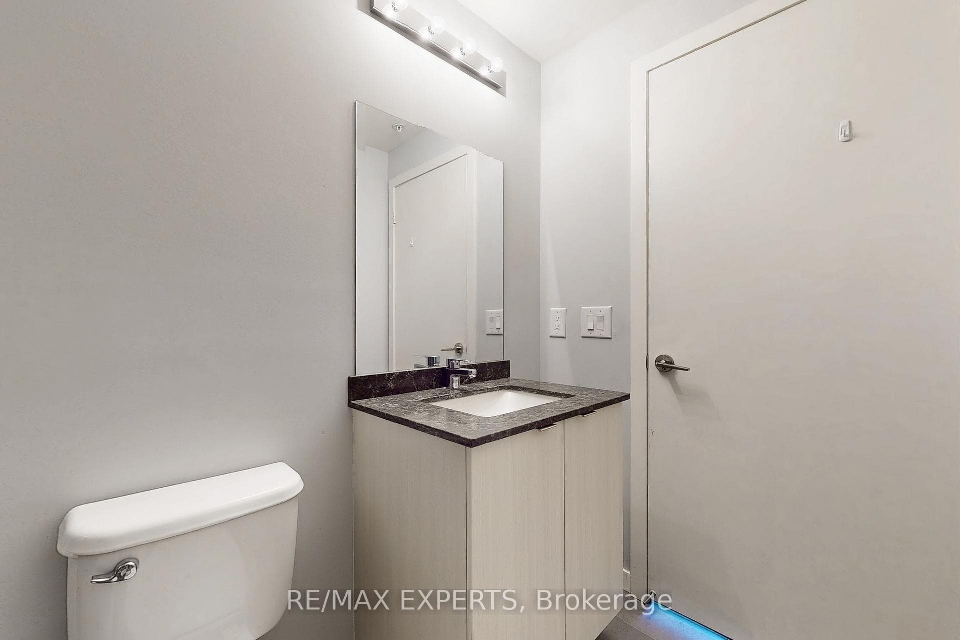 3237 Bayview Avenue Unit 104 photo 24