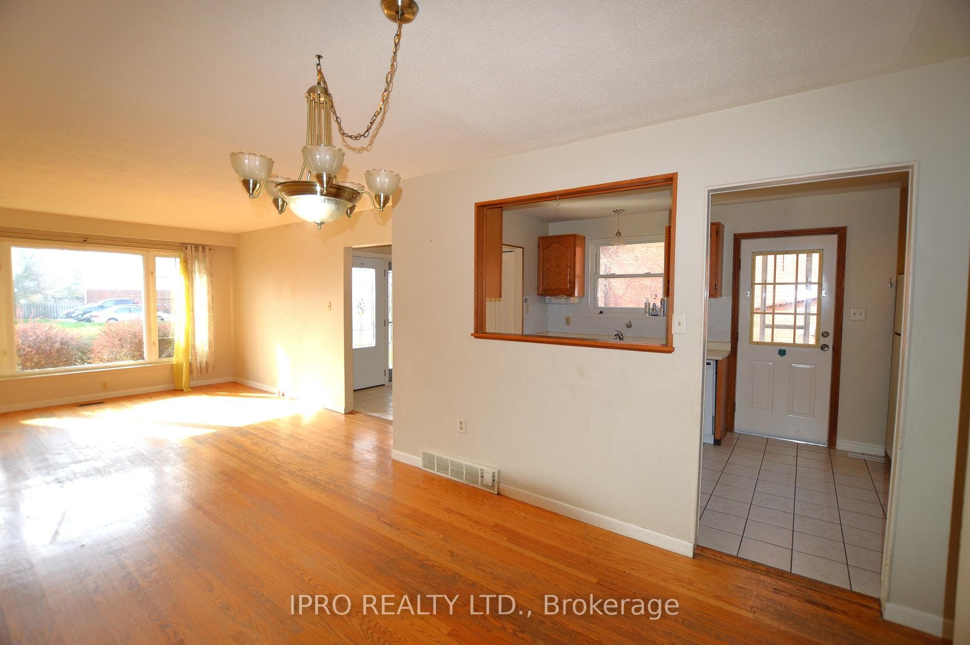162 Mooregate Crescent photo 6