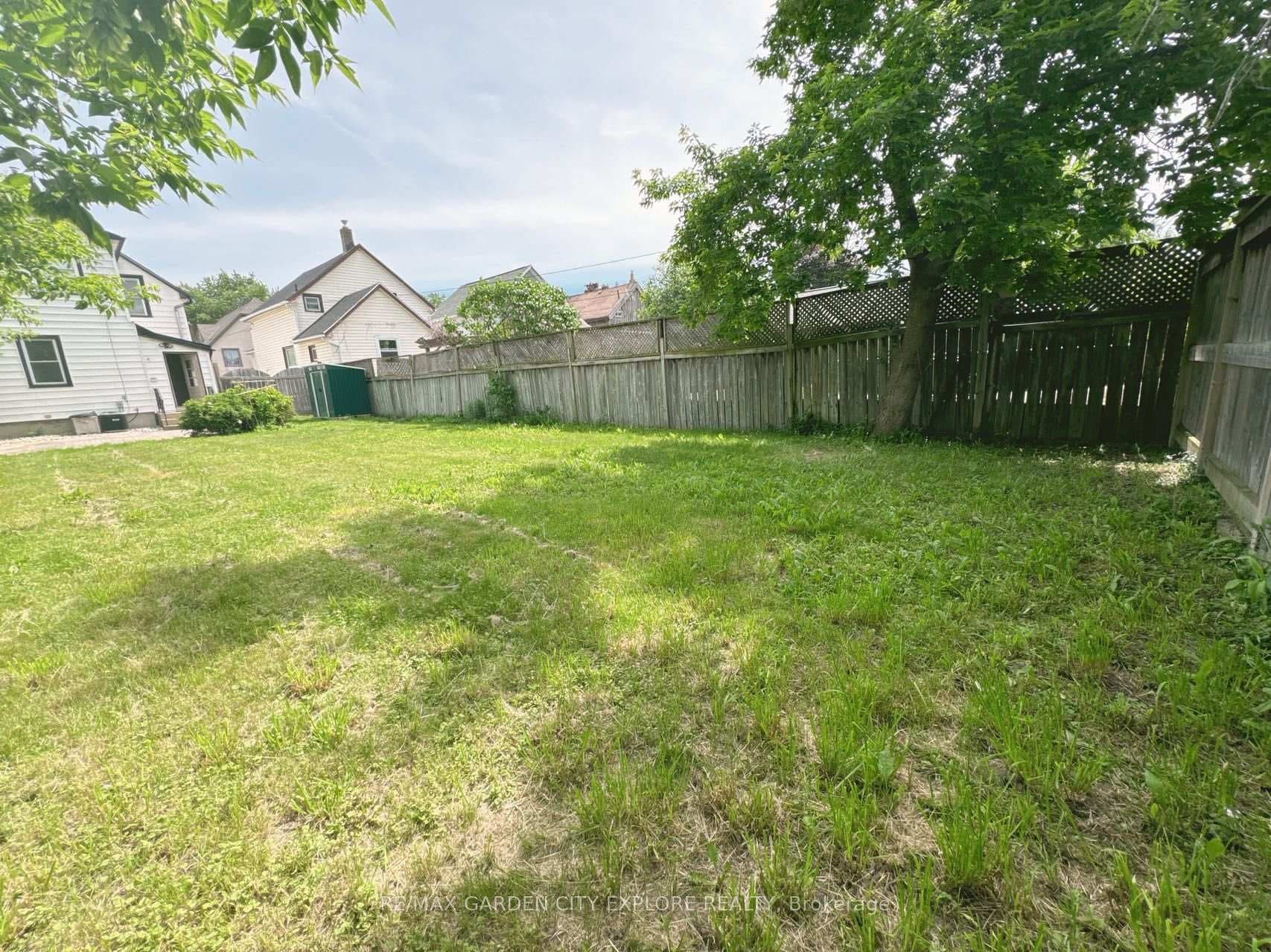 7 Pinecrest Street photo 34