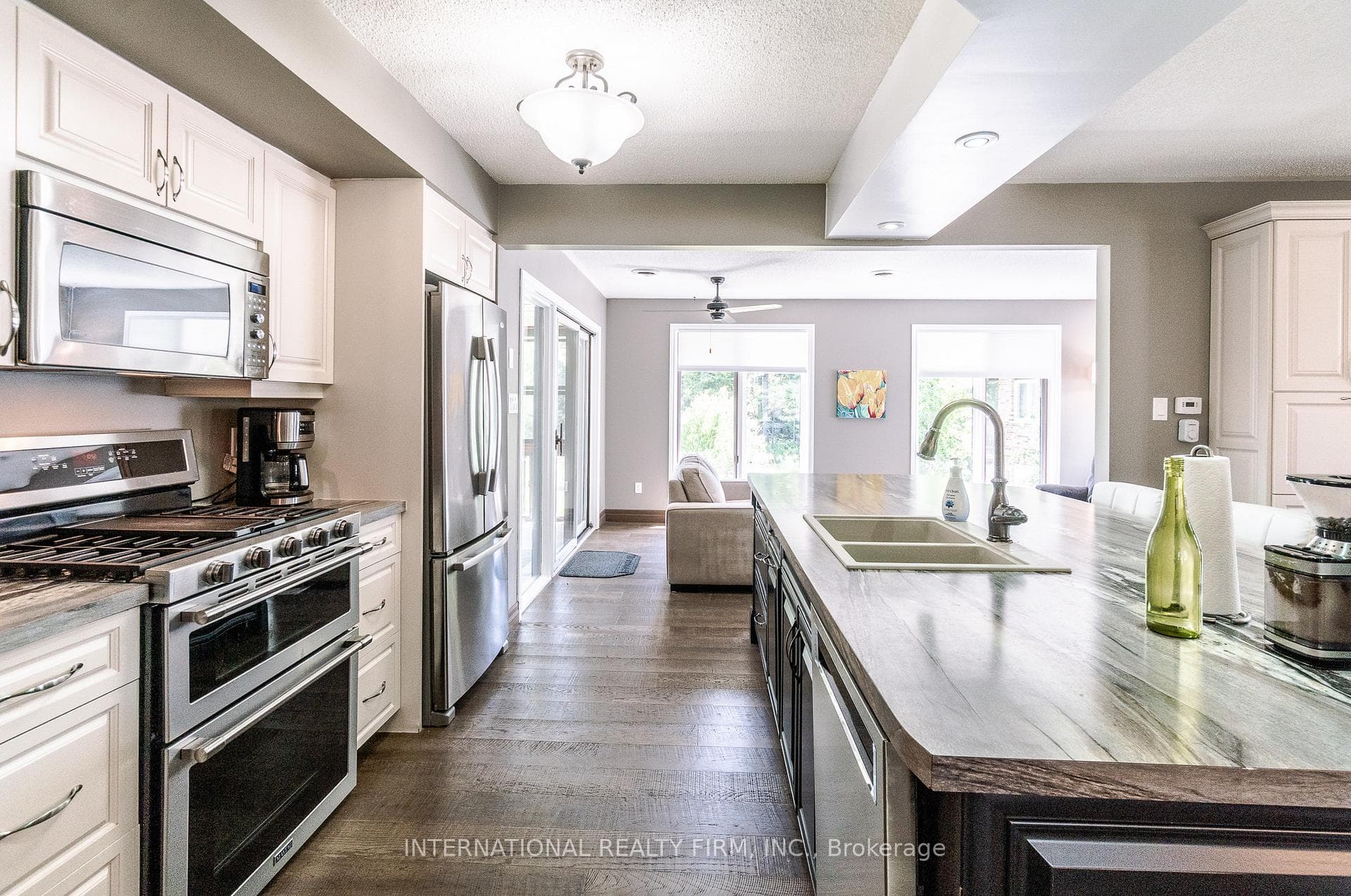 324 Bethune Drive photo 8