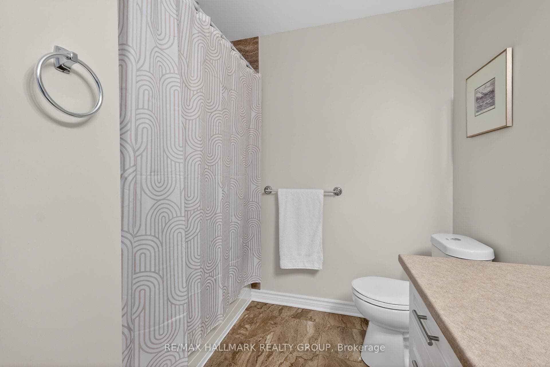 558 Genevriers Street photo 24
