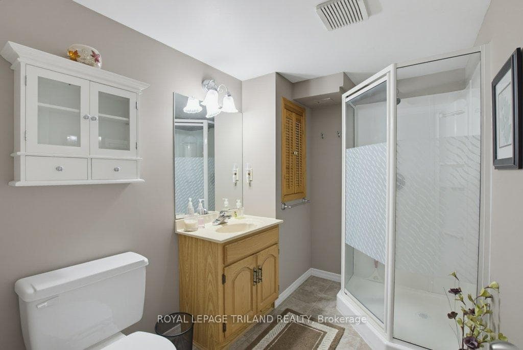 5 Warren Crescent photo 32