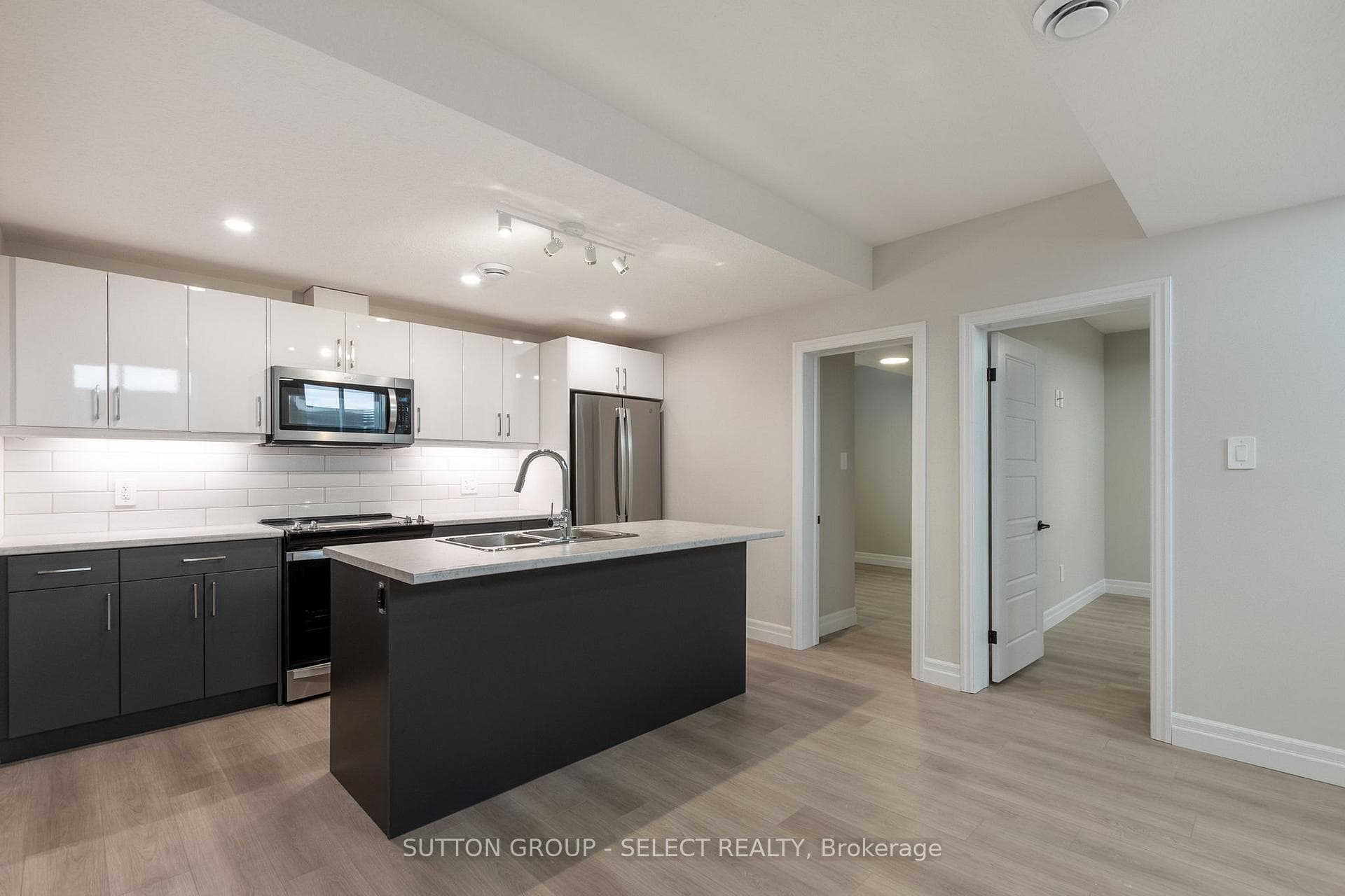 6437 Heathwoods Avenue photo 5