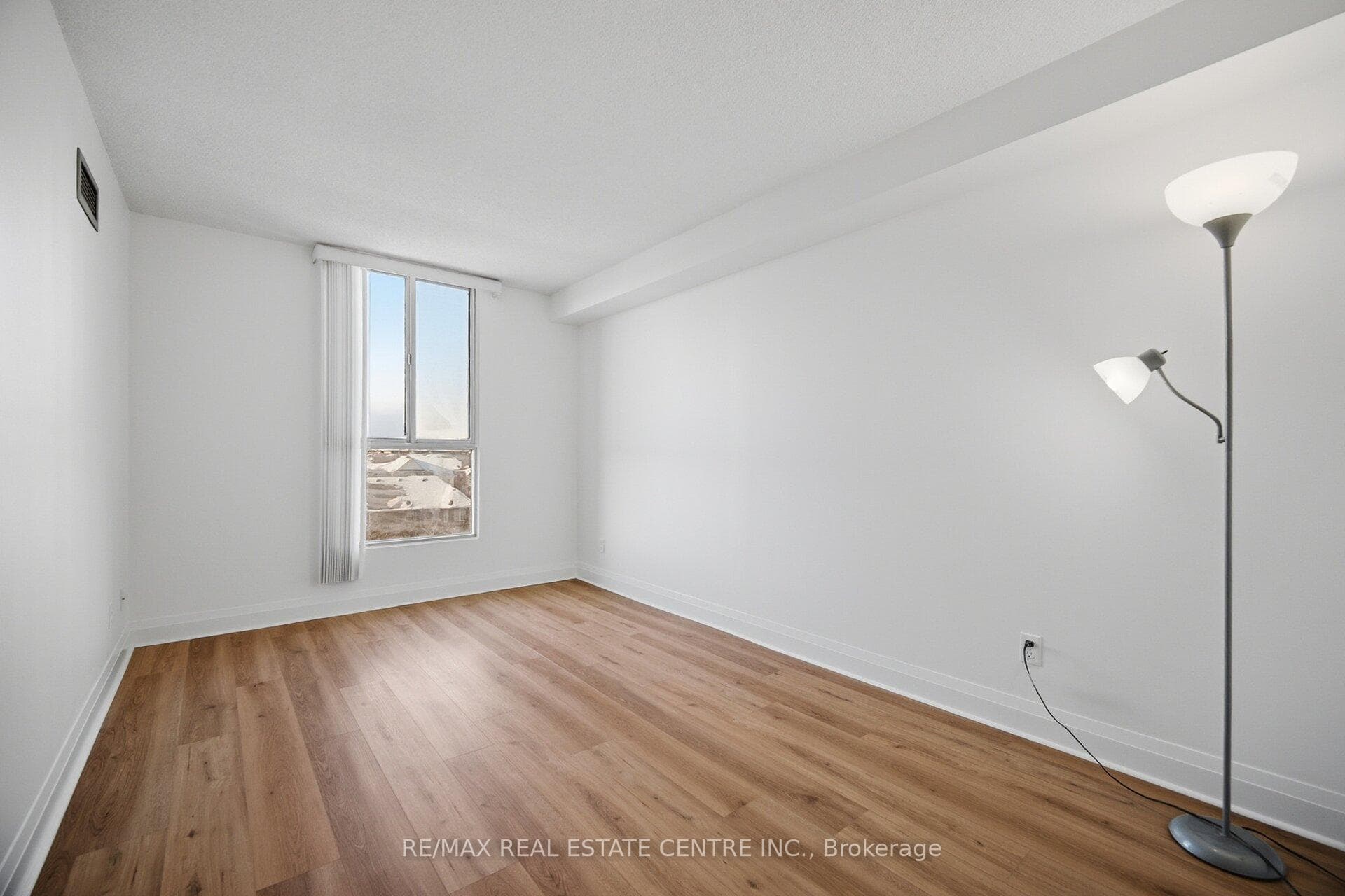 155 Hillcrest Avenue Unit 409 photo 18