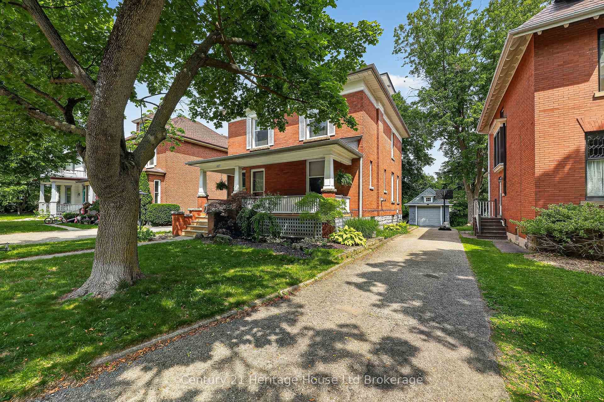Single wide private laneway with tons of parking.