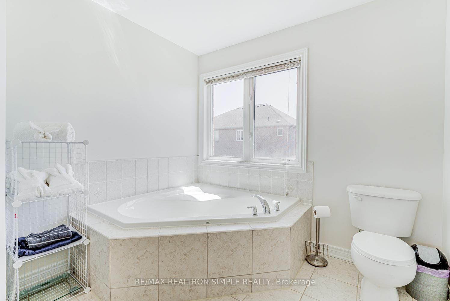69 Hawksbury Road photo 14