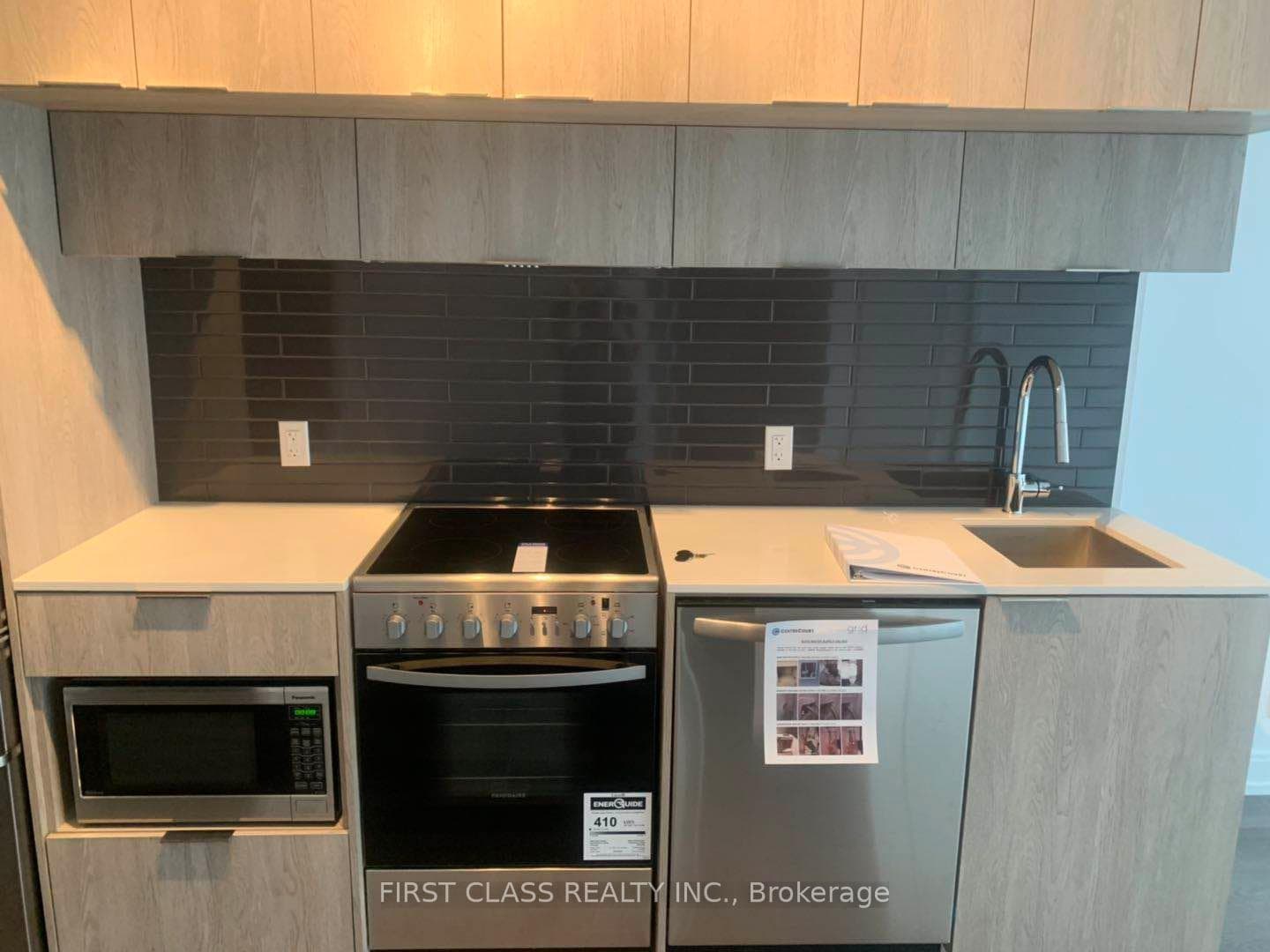 181 Dundas Street Unit 1712 photo 8