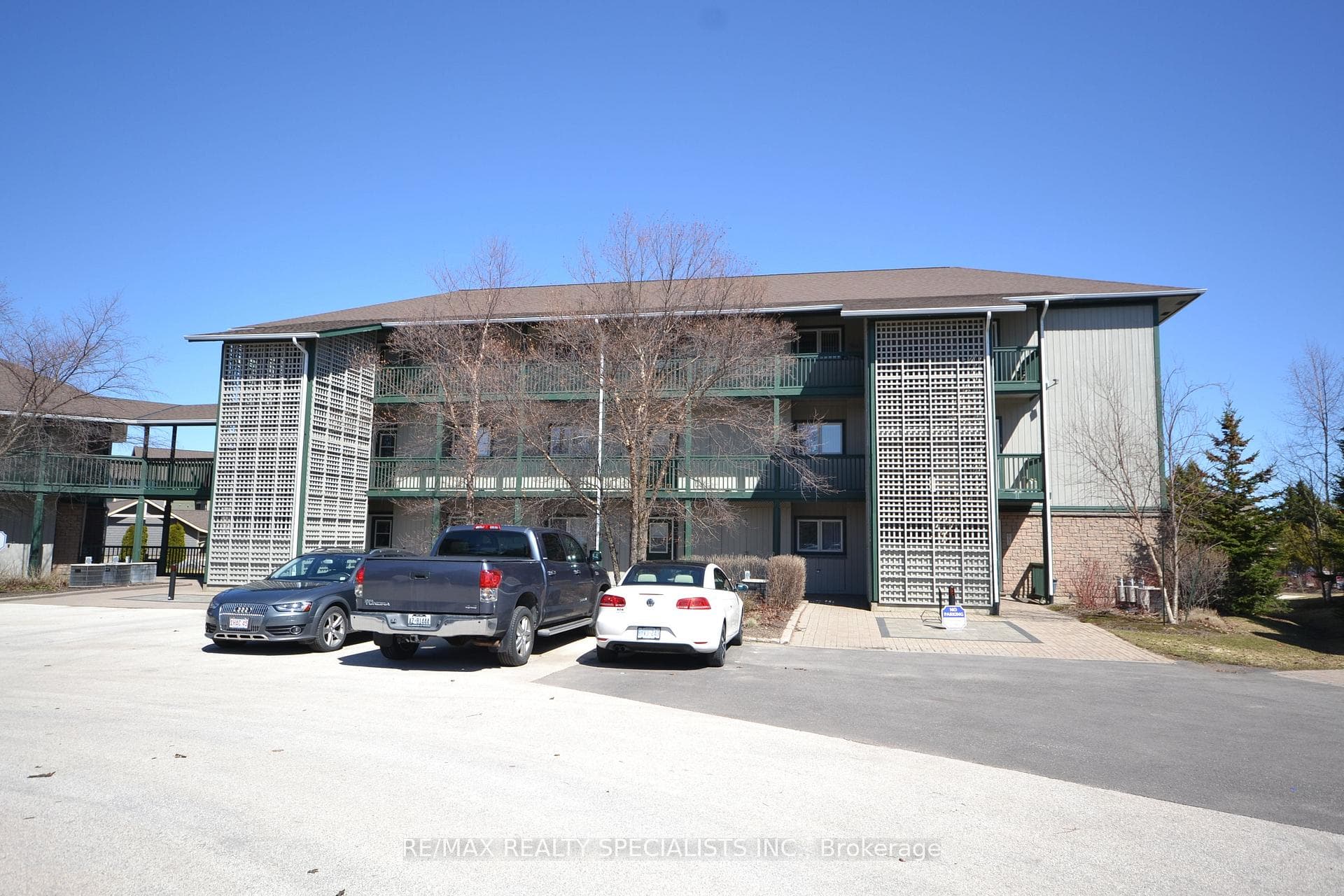 453 Mariners Way photo 1