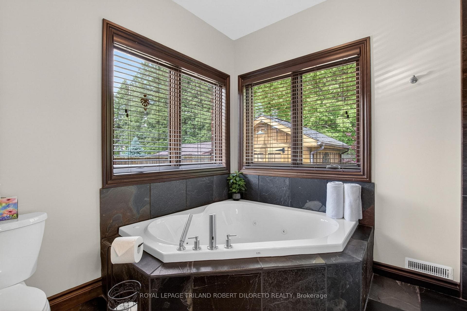103 Union Avenue photo 22