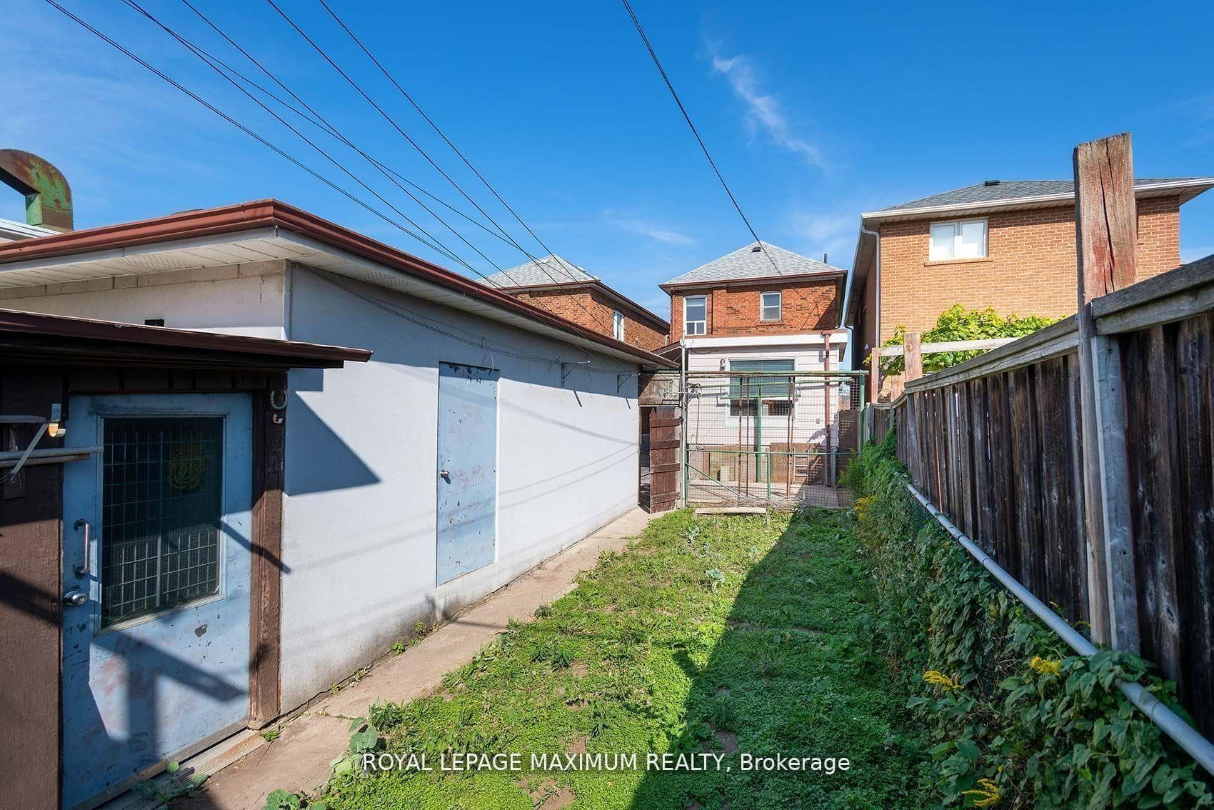 245 Belgravia Avenue photo 38