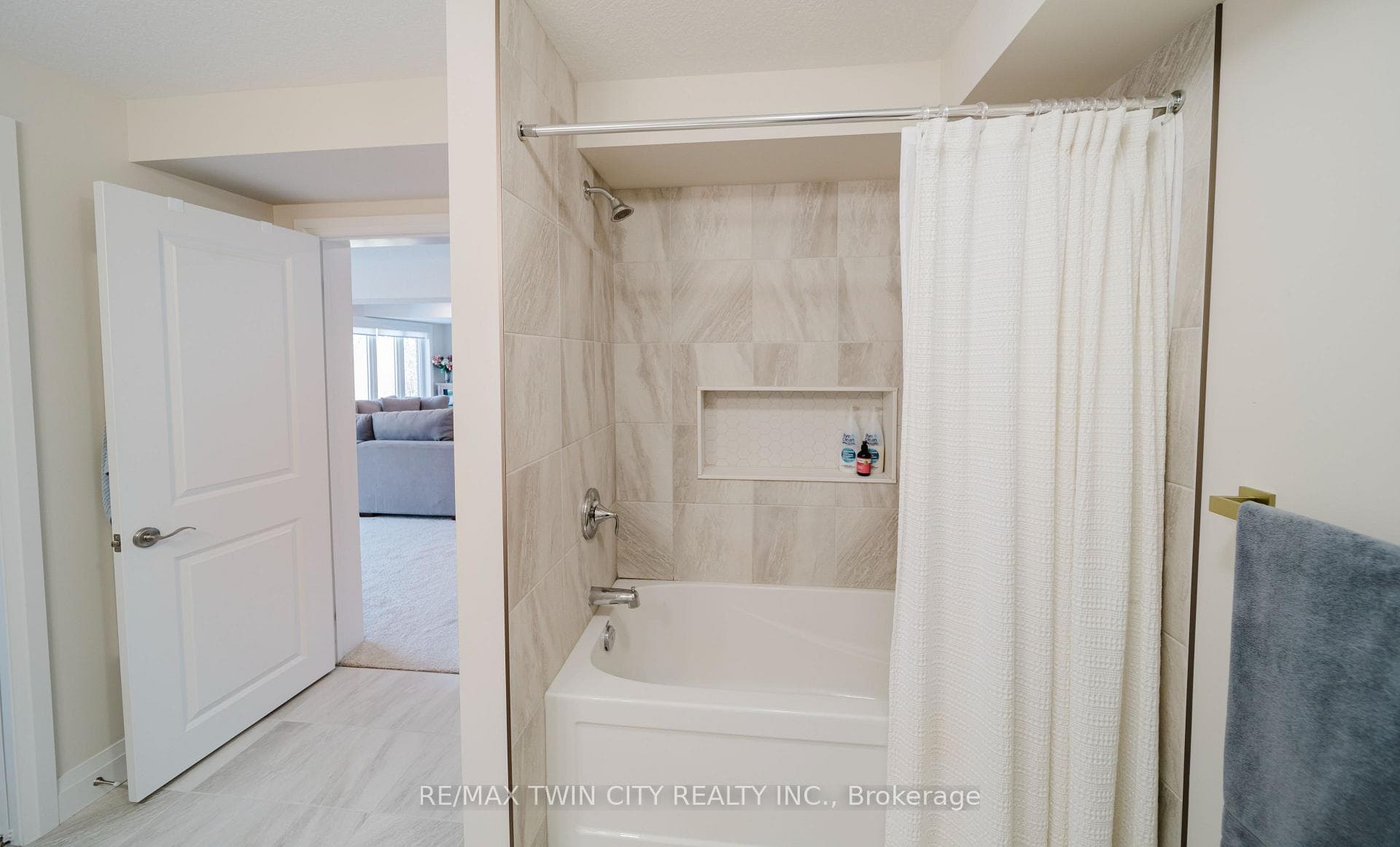 300 Snyder's Road Unit 12 photo 40