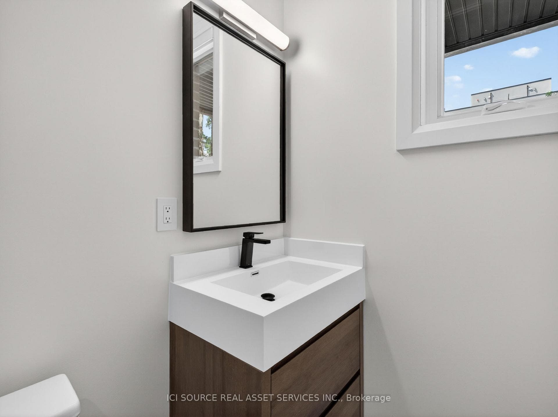 Ensuite Vanity