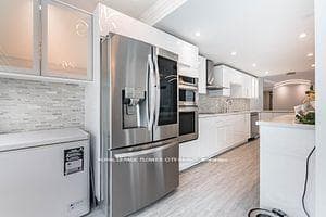 3650 Kaneff Crescent Unit 1407 photo 15
