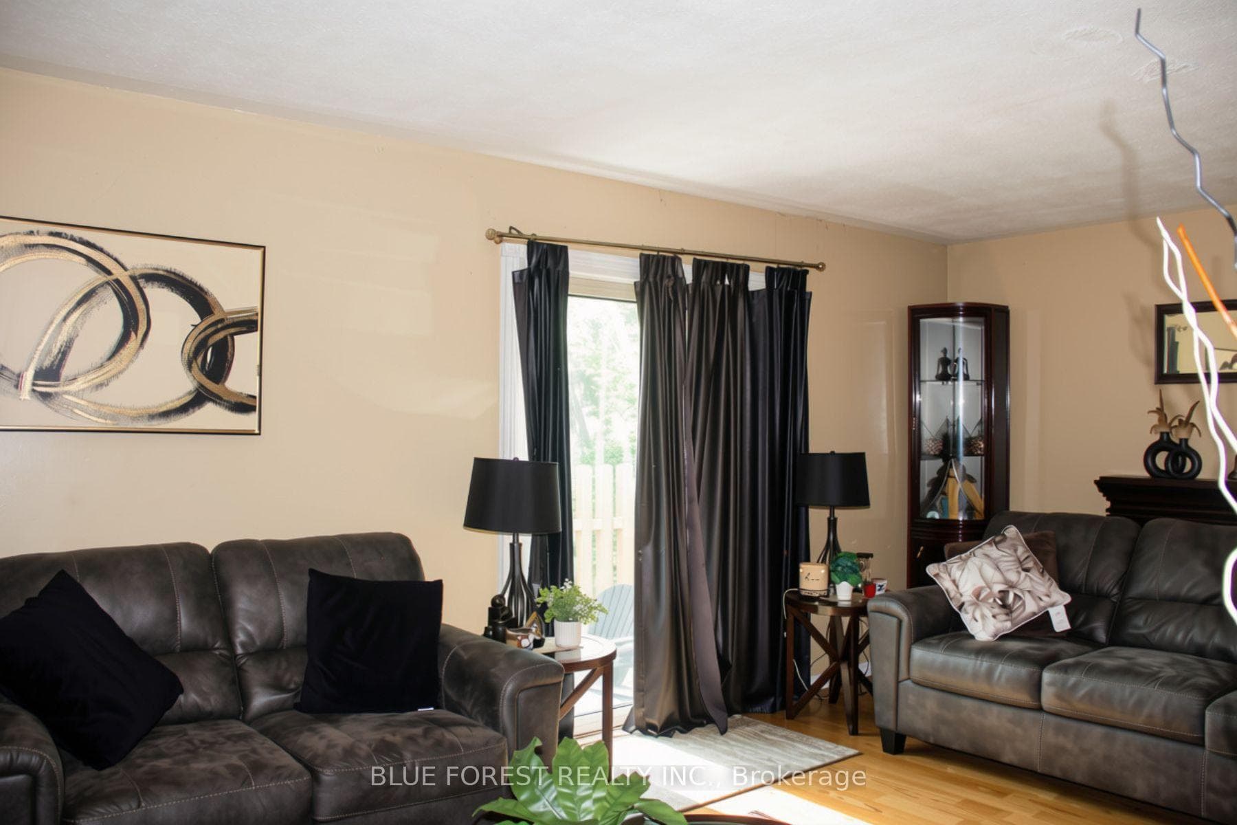 187 Boullee Street photo 6