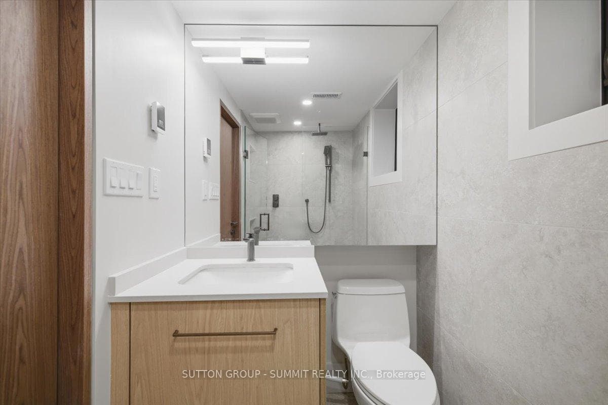 160 Allan Street photo 24