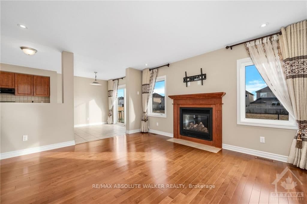 2477 ESPRIT Drive photo 2