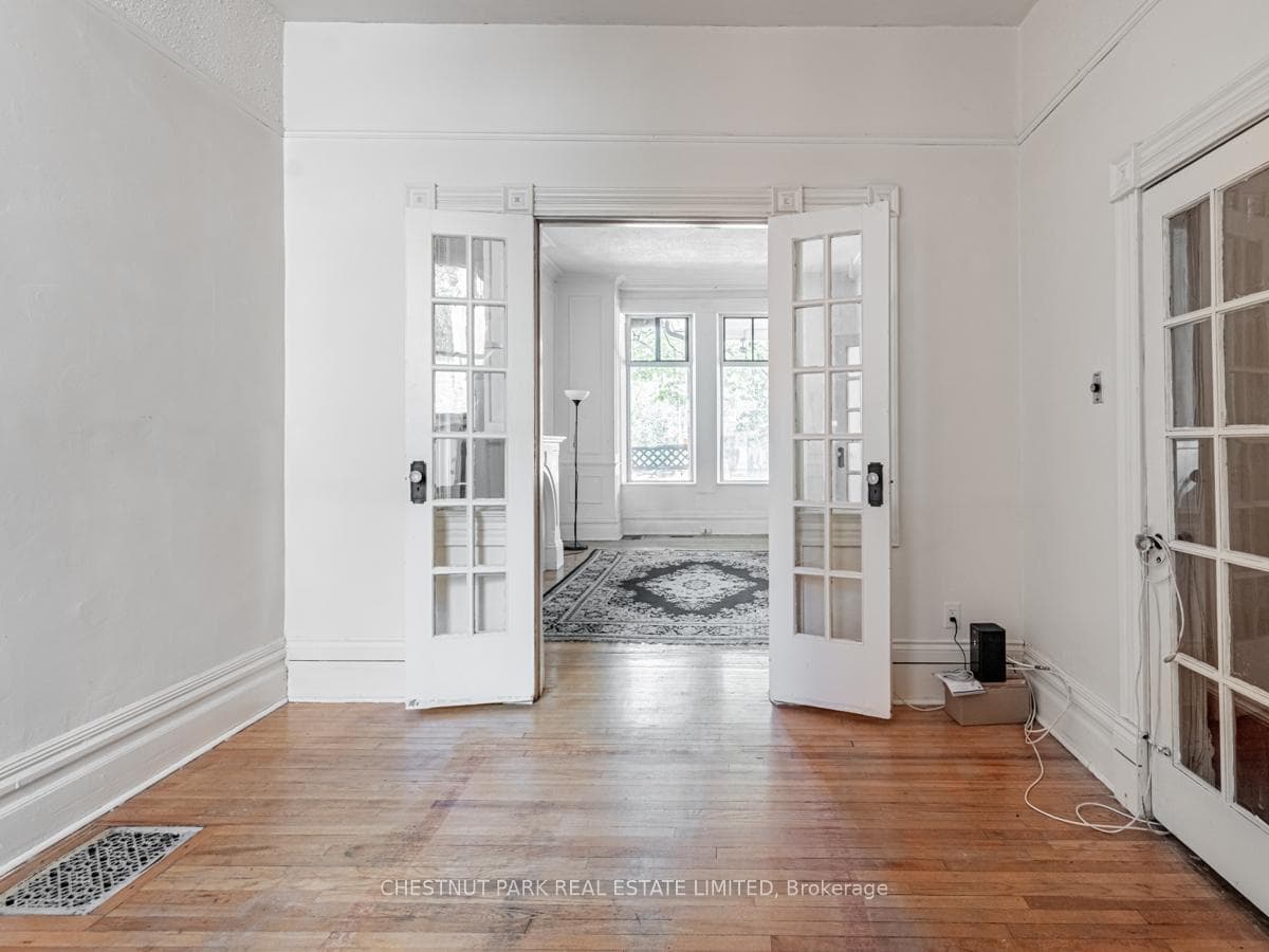 133 Bathurst Street photo 6