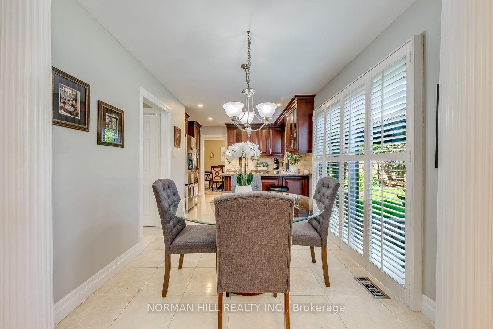 2491 Woburn Crescent photo 17