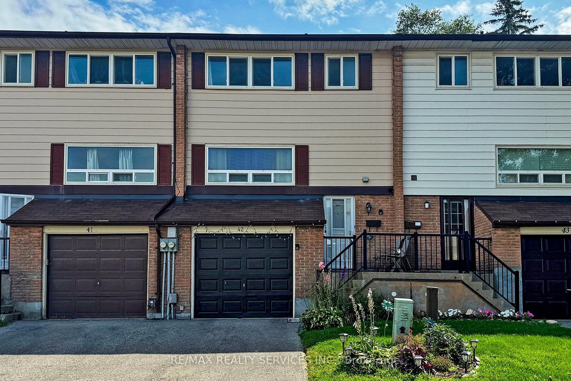 321 Blackthorn Street Unit 42 photo 2