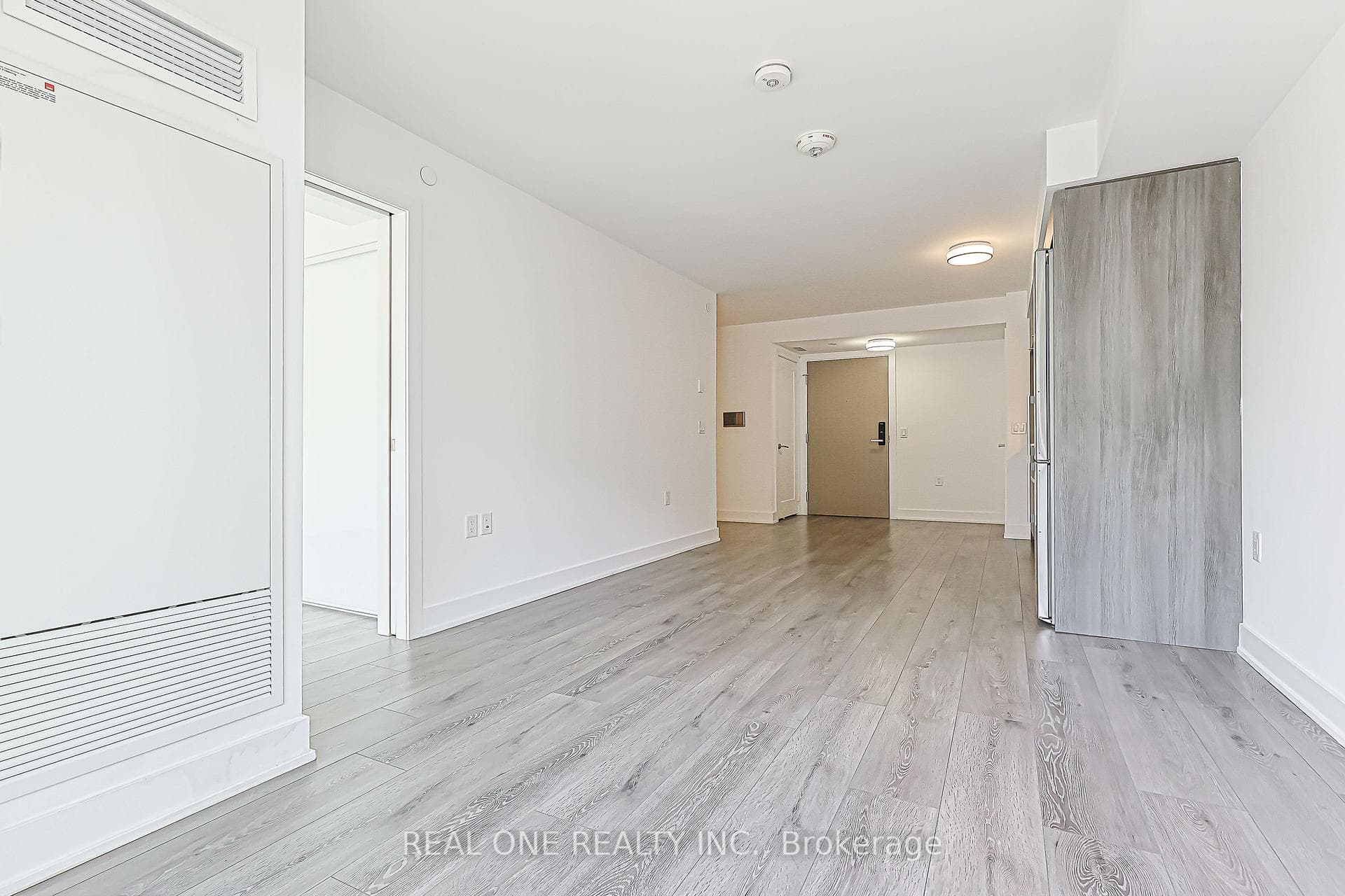585 Bloor St East Street Unit 821 photo 15