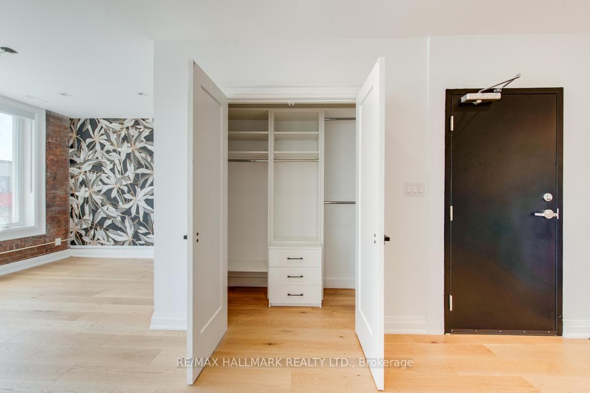 628 Danforth Avenue Unit 203 photo 9