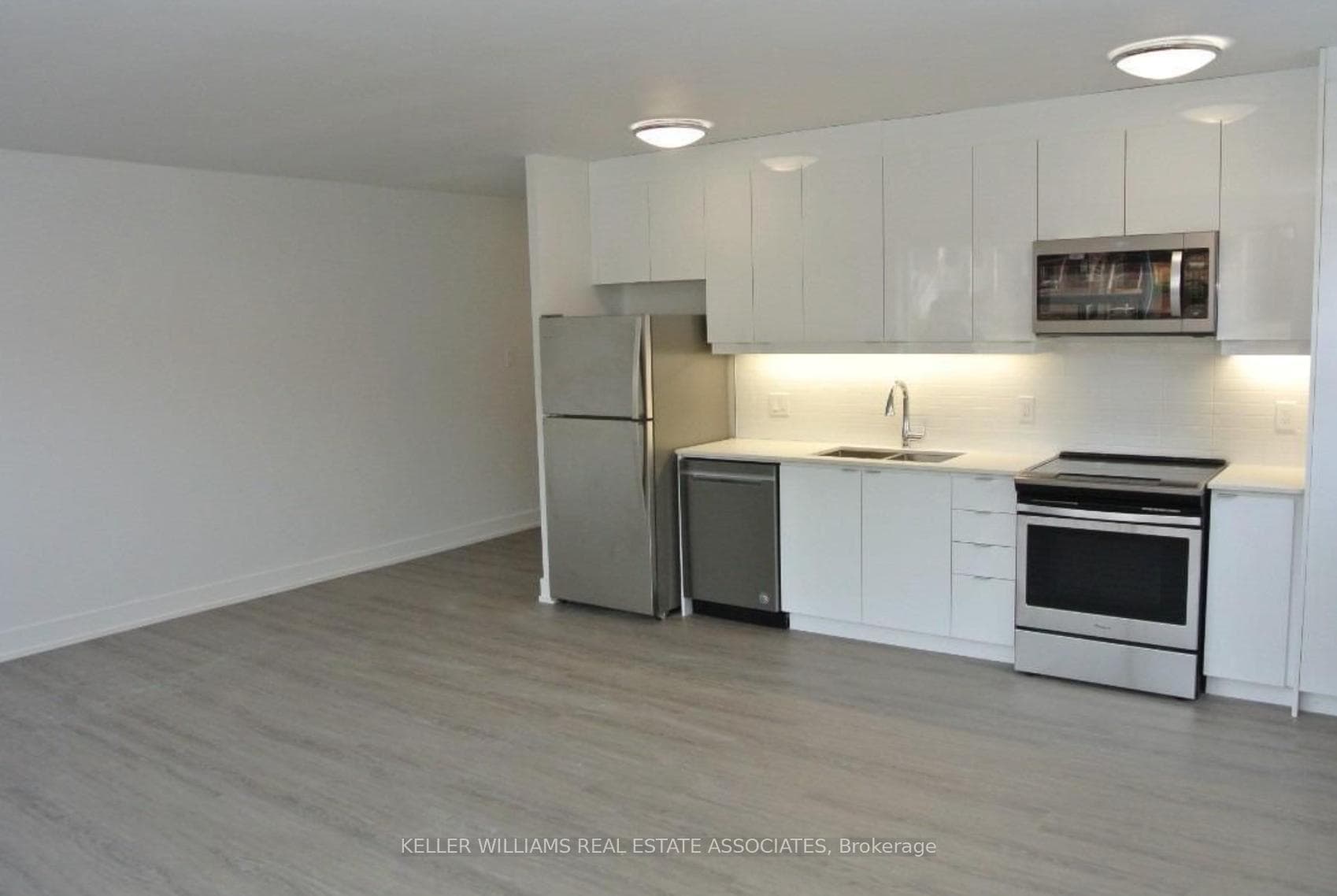 257 Torrens Avenue Unit 101 photo 2