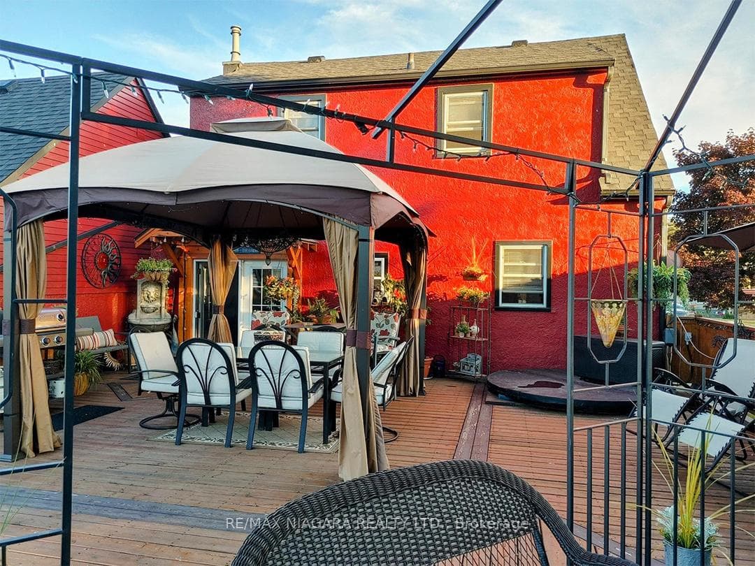 577 Sugarloaf Street photo 30