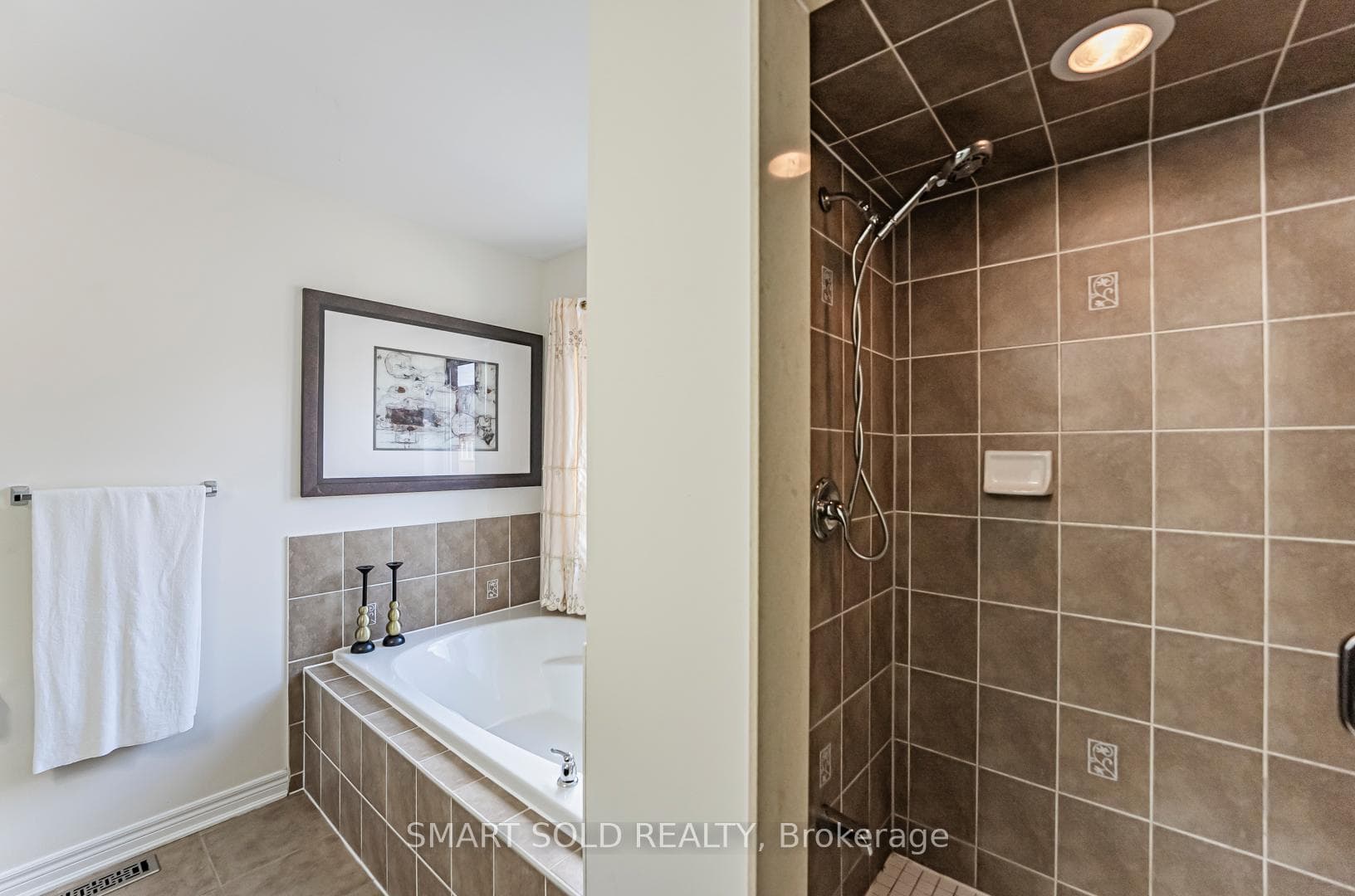 14 Greenspire Avenue photo 33