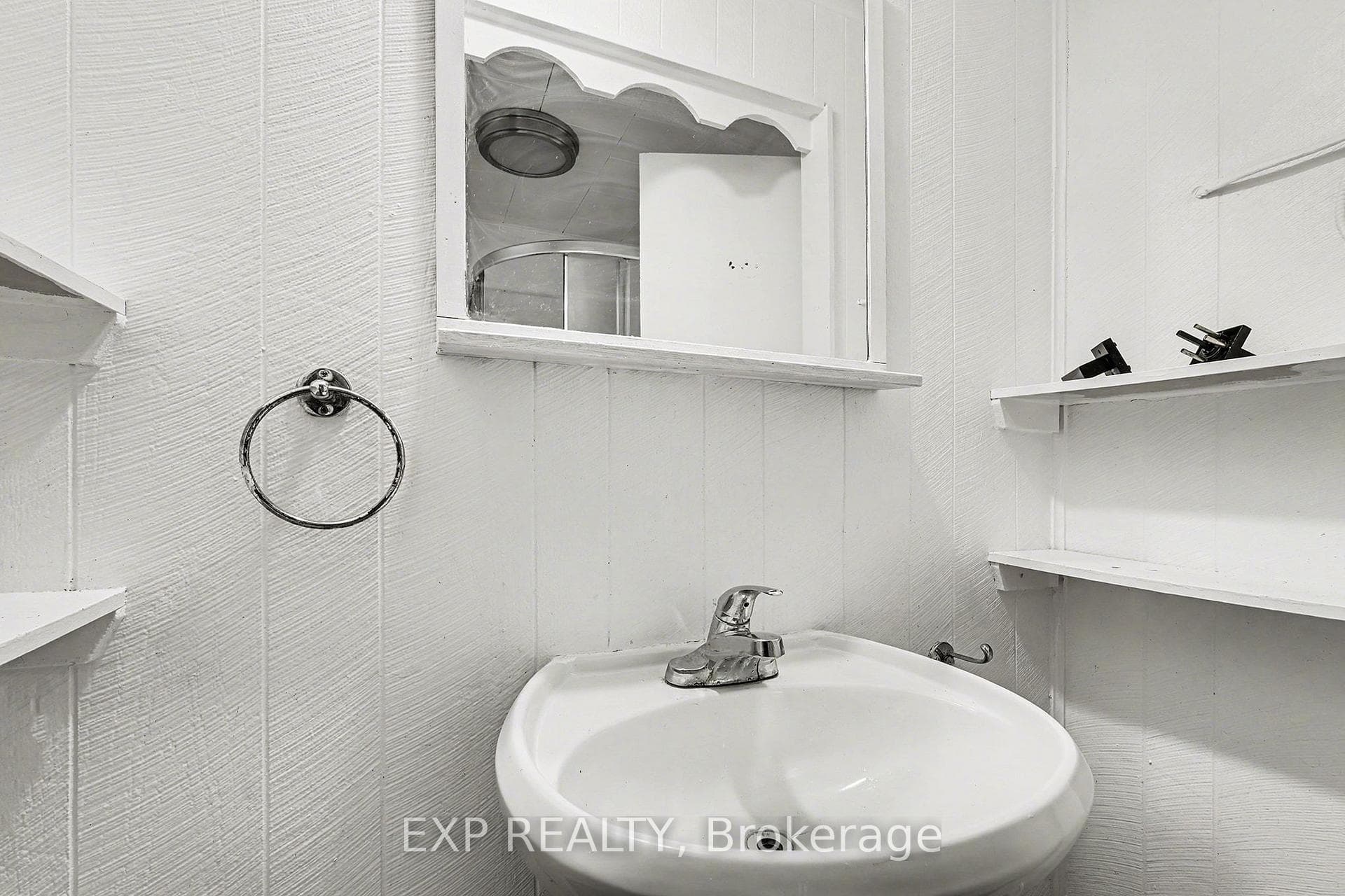 294 Moffatt Street photo 12