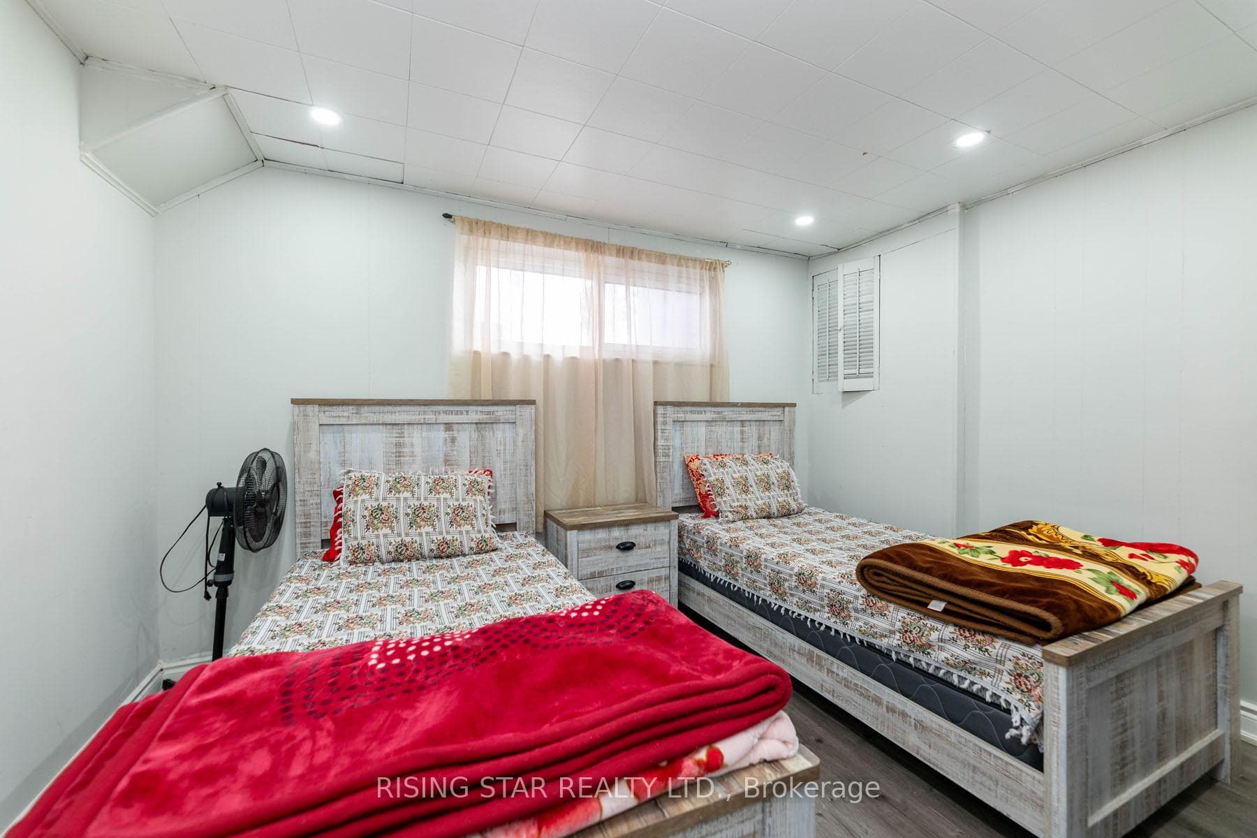 5 Tinton Crescent photo 22