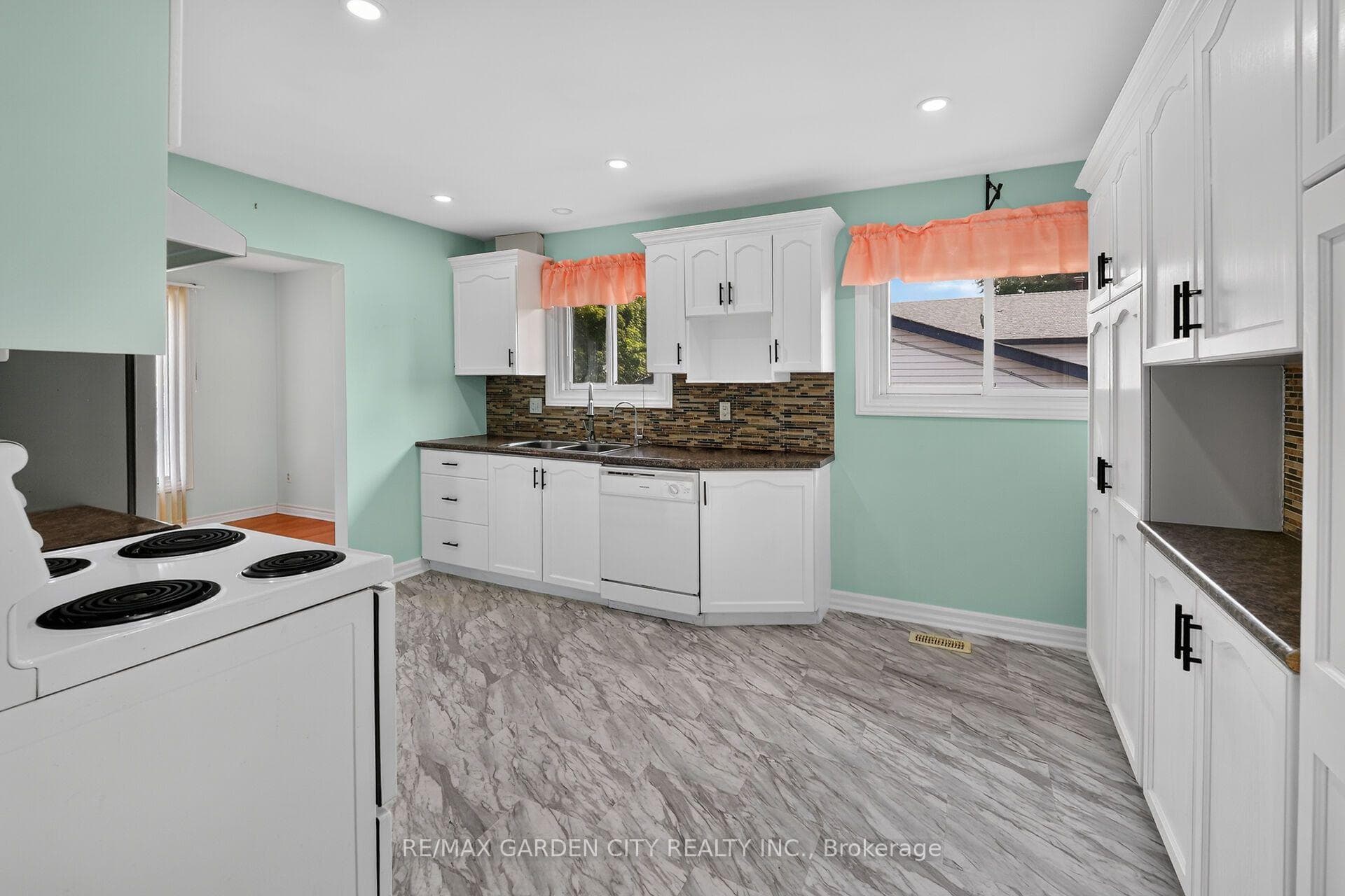 186 Glenmor Drive photo 11