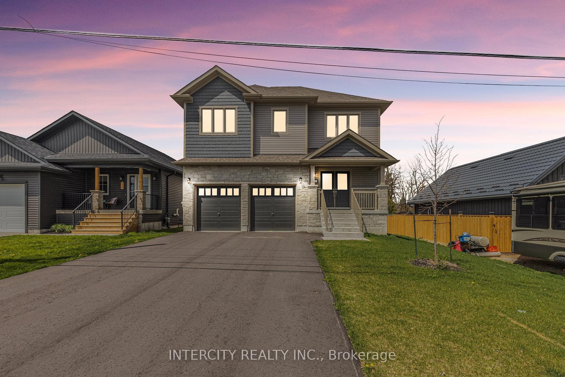 217 Quebec Street photo 1