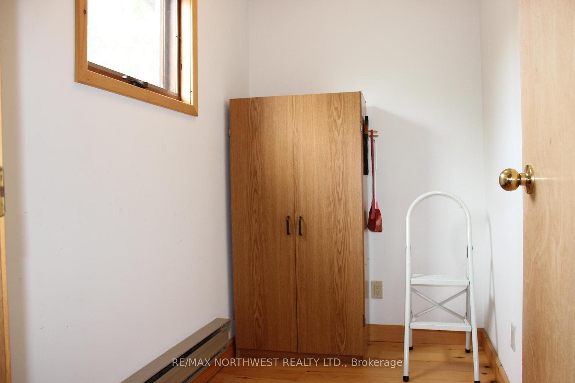 93 STINTZI DR E photo 18