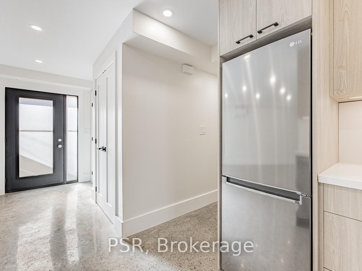 33 Parkway Avenue Unit B photo 5