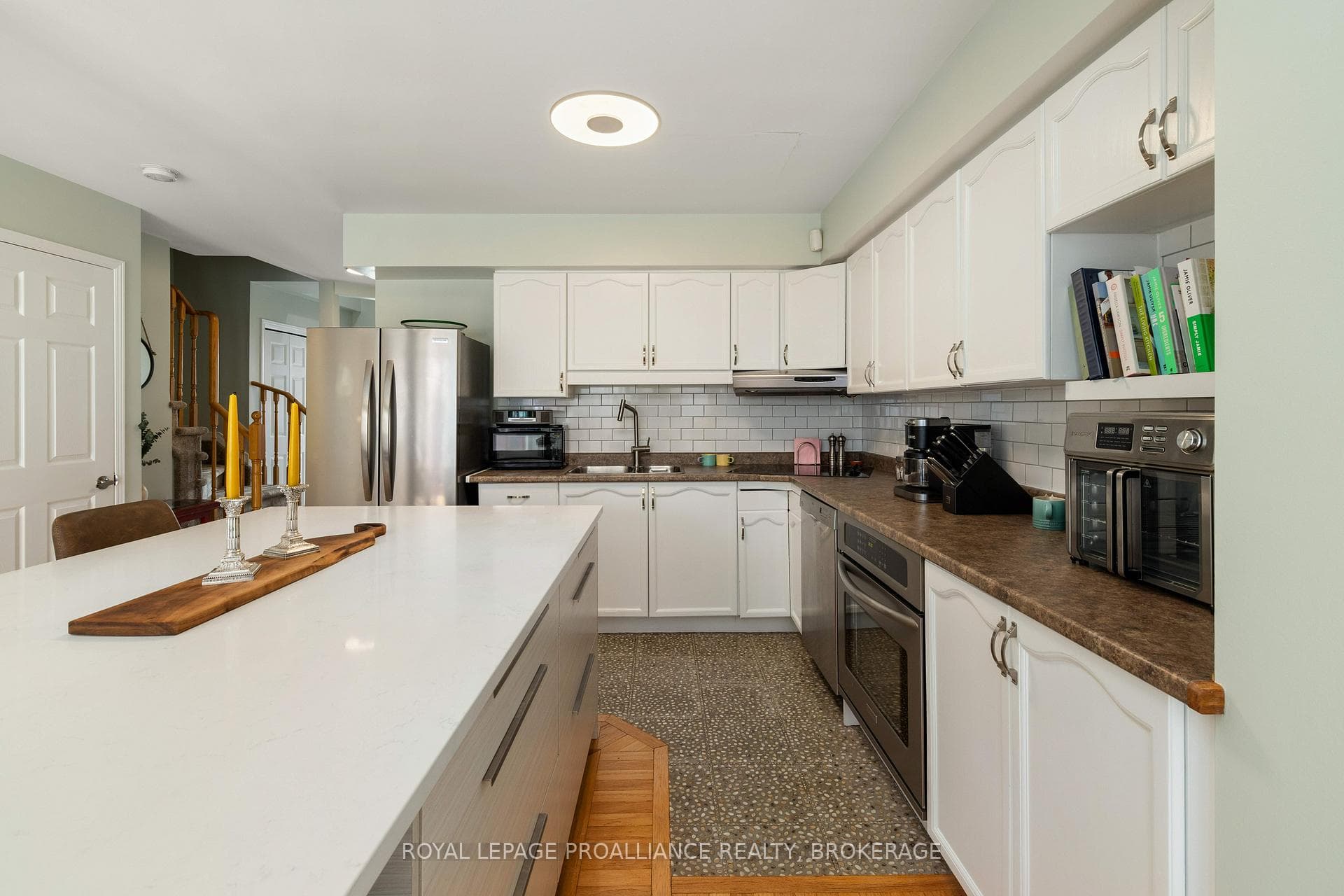 107 Rideau Street photo 16