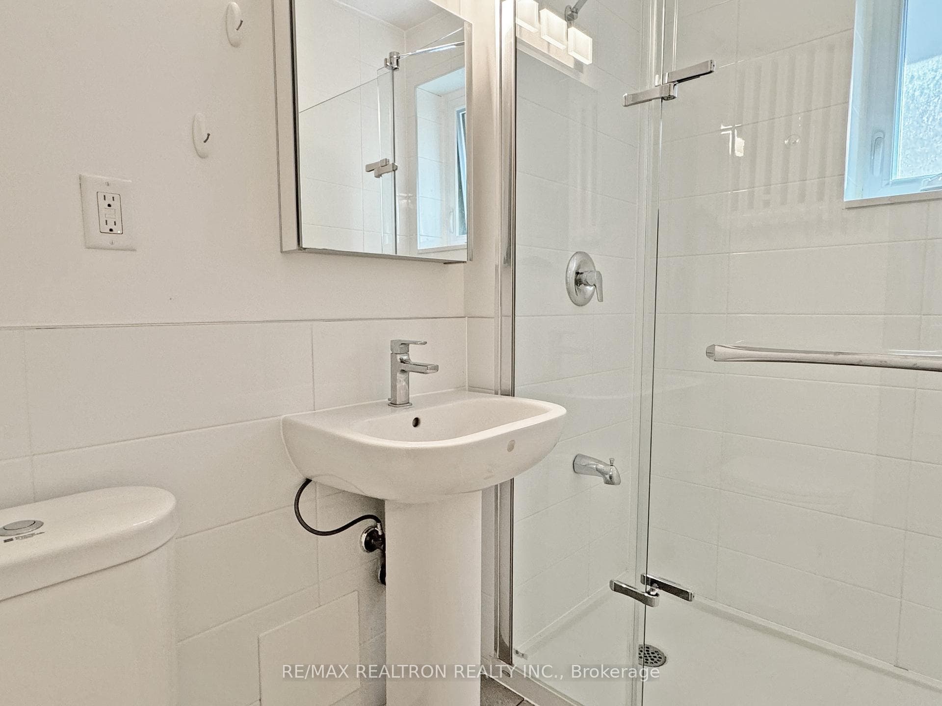 398 Avenue Road Unit 423 photo 1