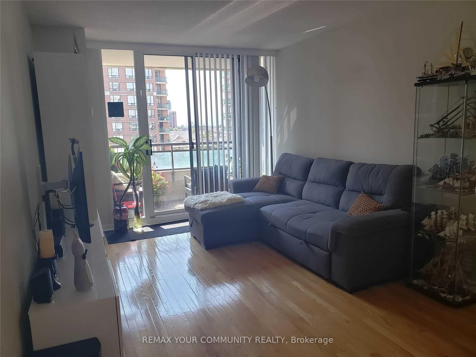 350 Red Maple Road Unit 612 photo 11