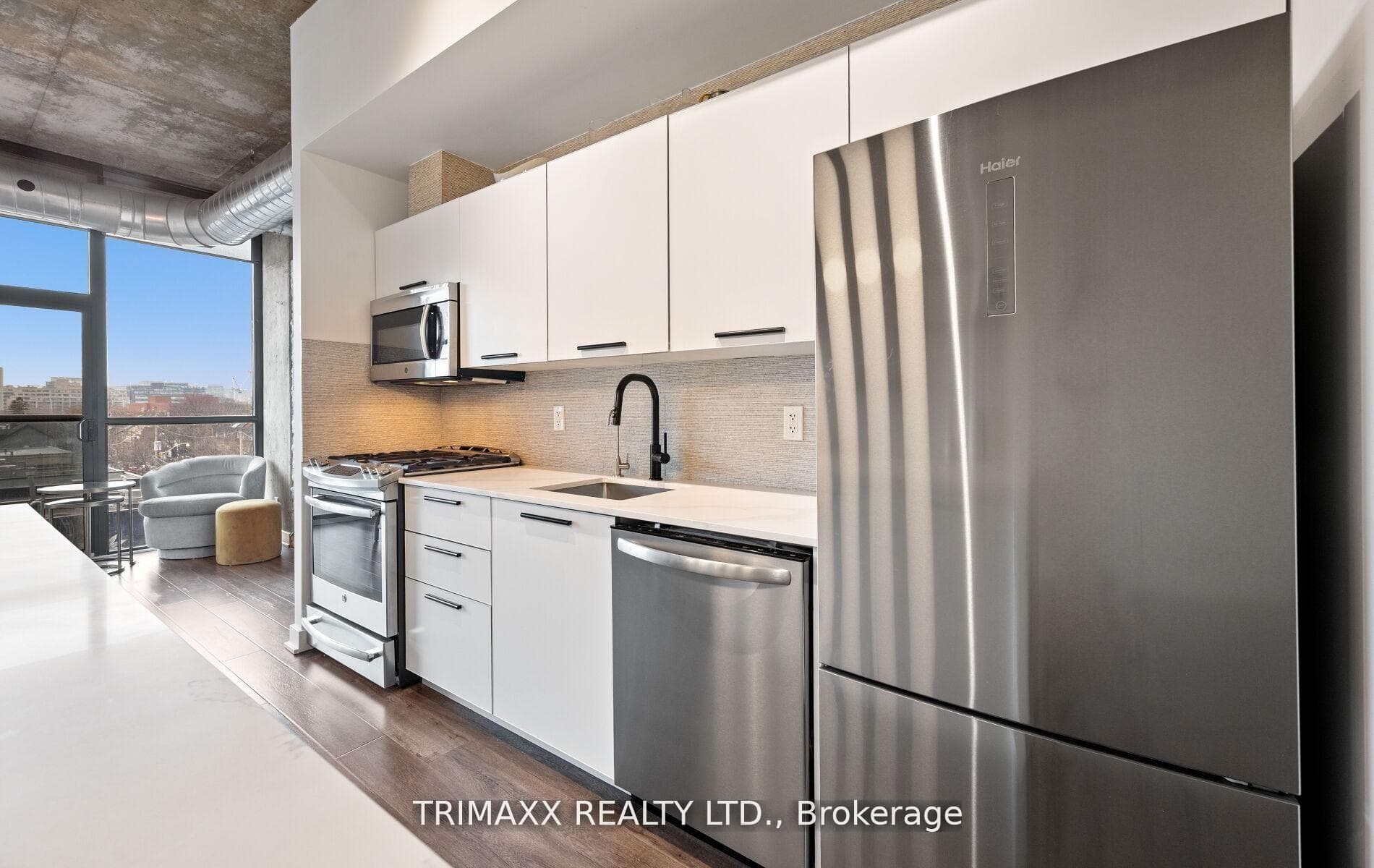 60 Bathurst Street Unit 403 photo 9