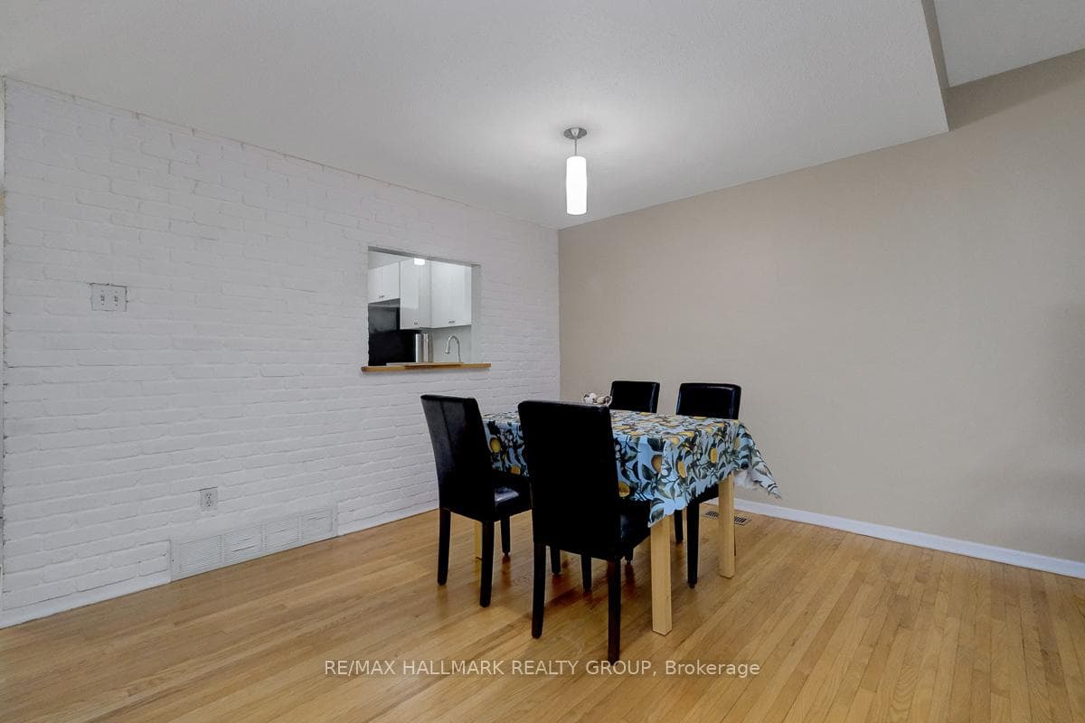 Pass through from the kitchen to the dining room