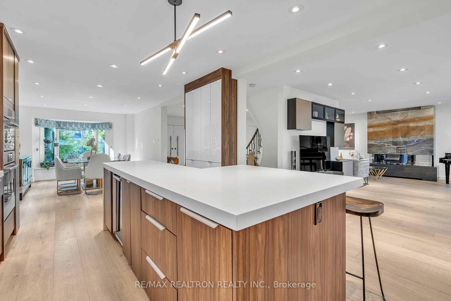 28 Houseman Crescent photo 9