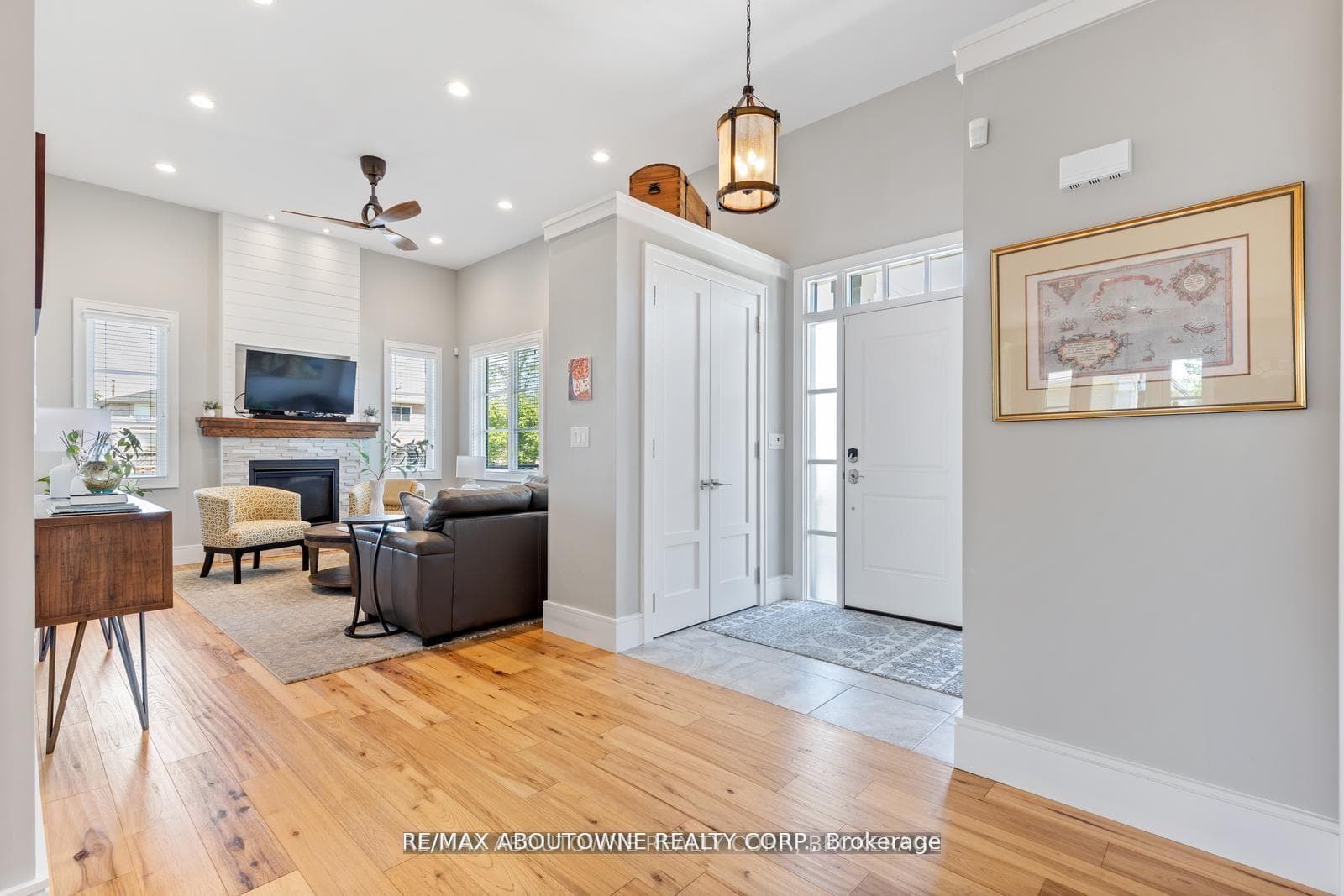363 Walton Street photo 5