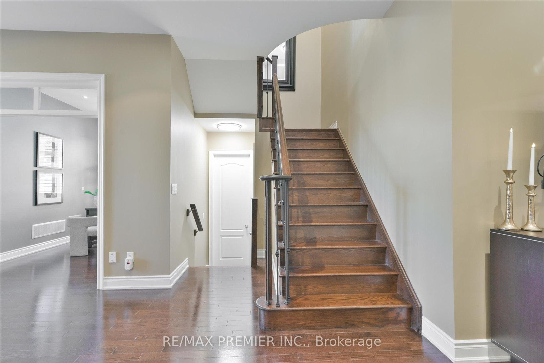 83 Heintzman Crescent photo 16