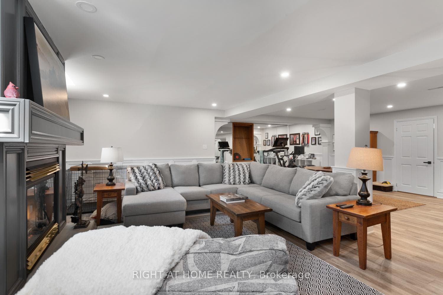 311 Waterbury Crescent photo 33