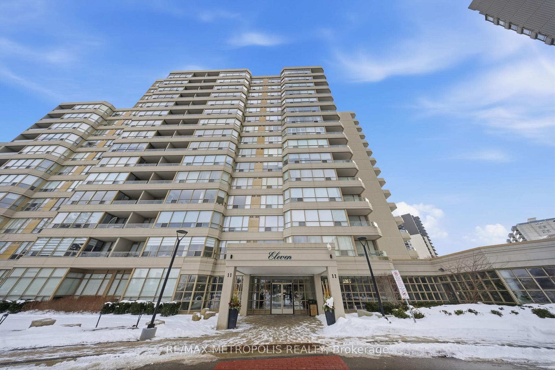 11 Townsgate Drive Unit 1501 photo 4