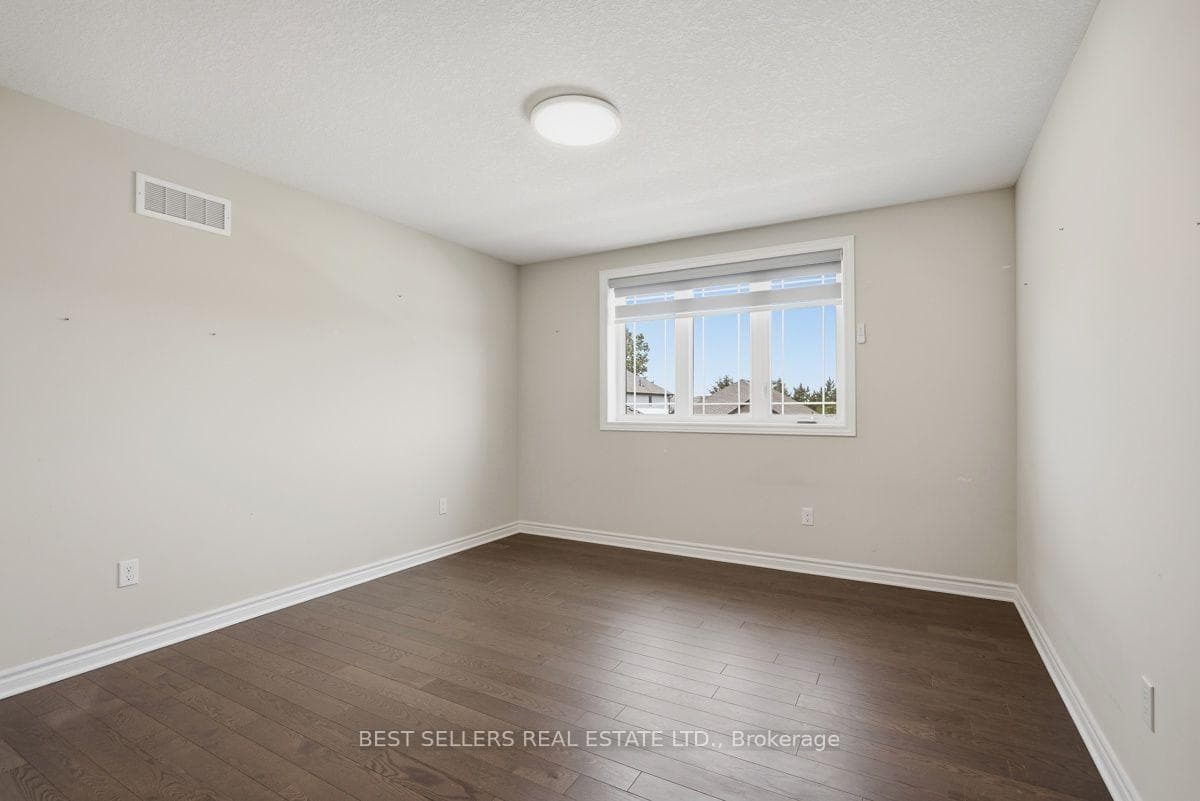 22 Weir Crescent photo 35