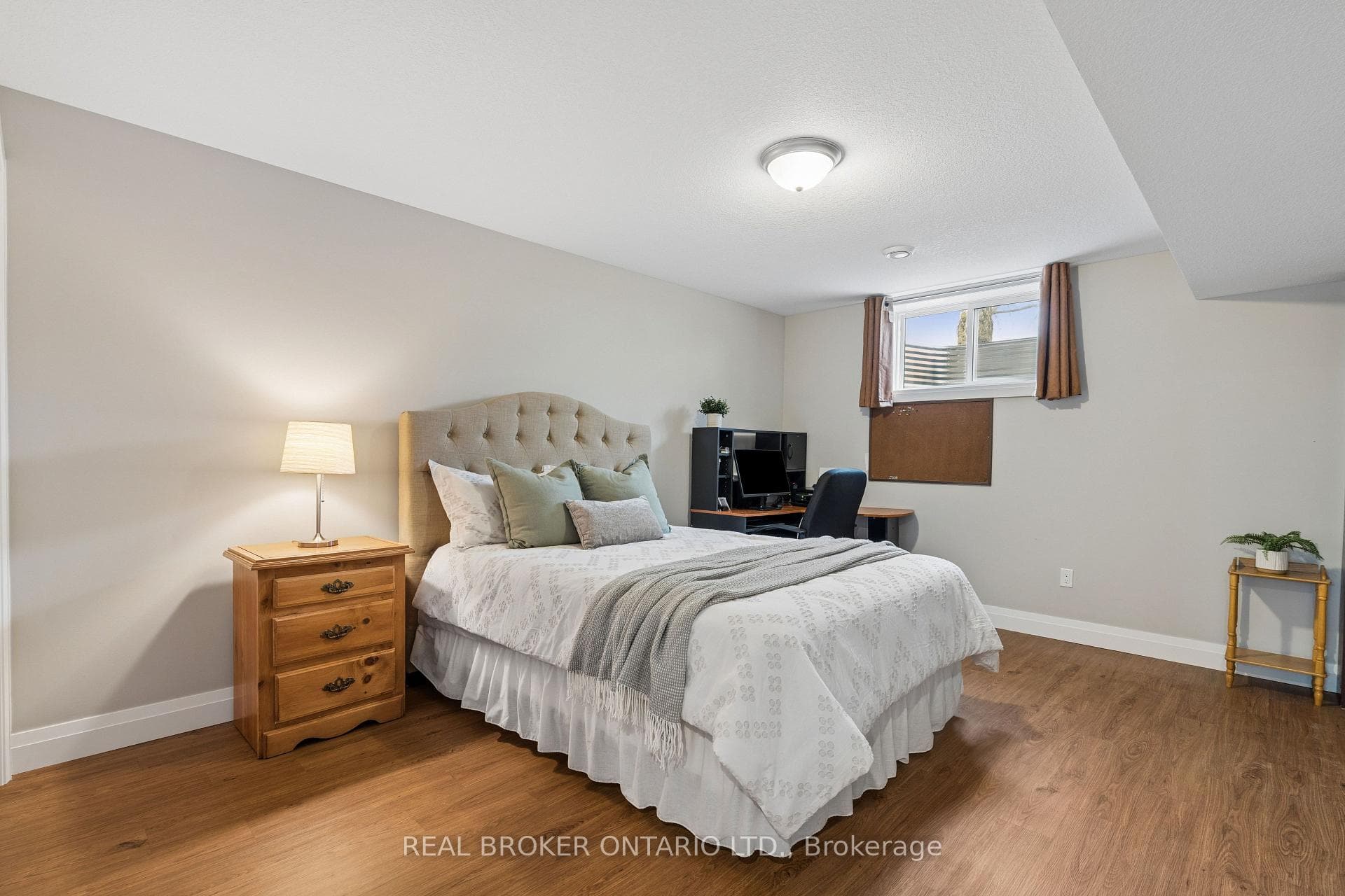480 Grand Trunk Street photo 29