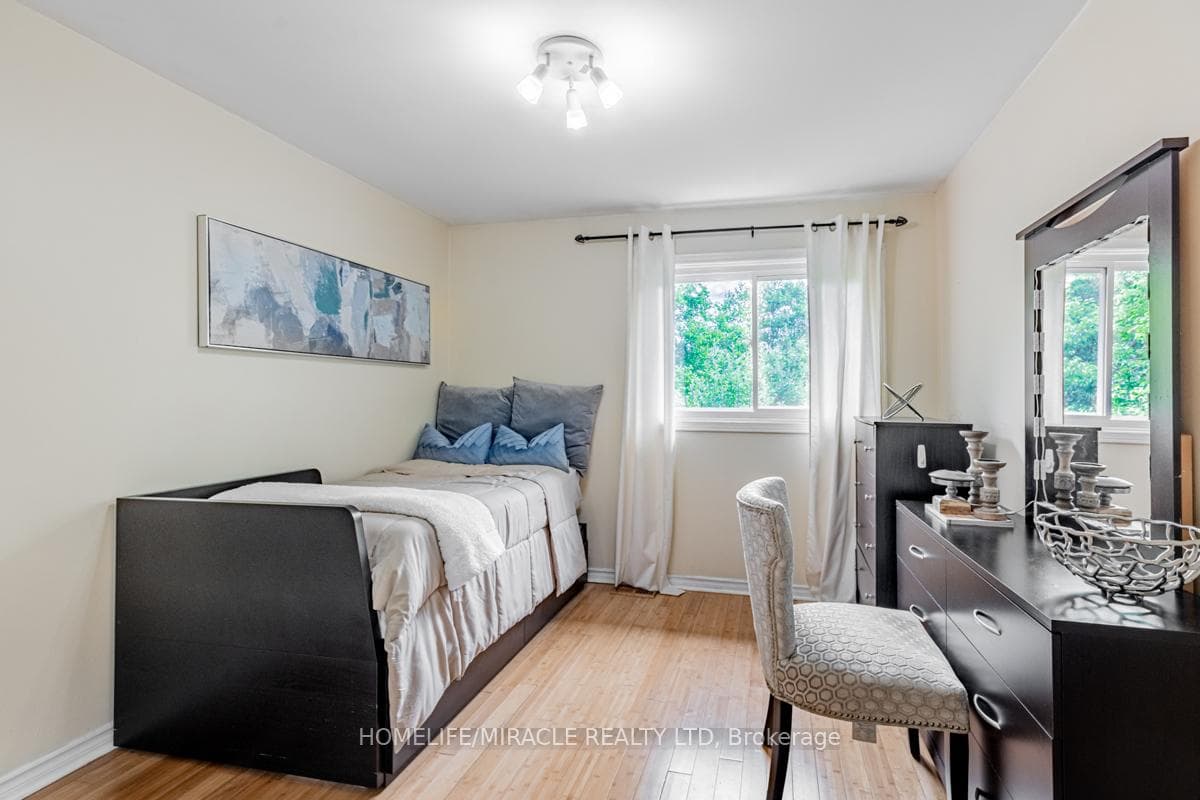 545 Woodbine Avenue photo 16