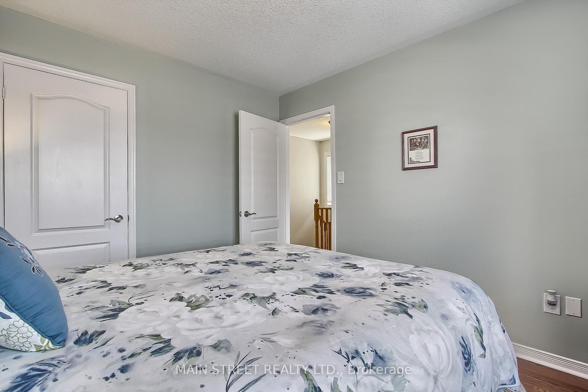 43 Laurendale Avenue photo 33