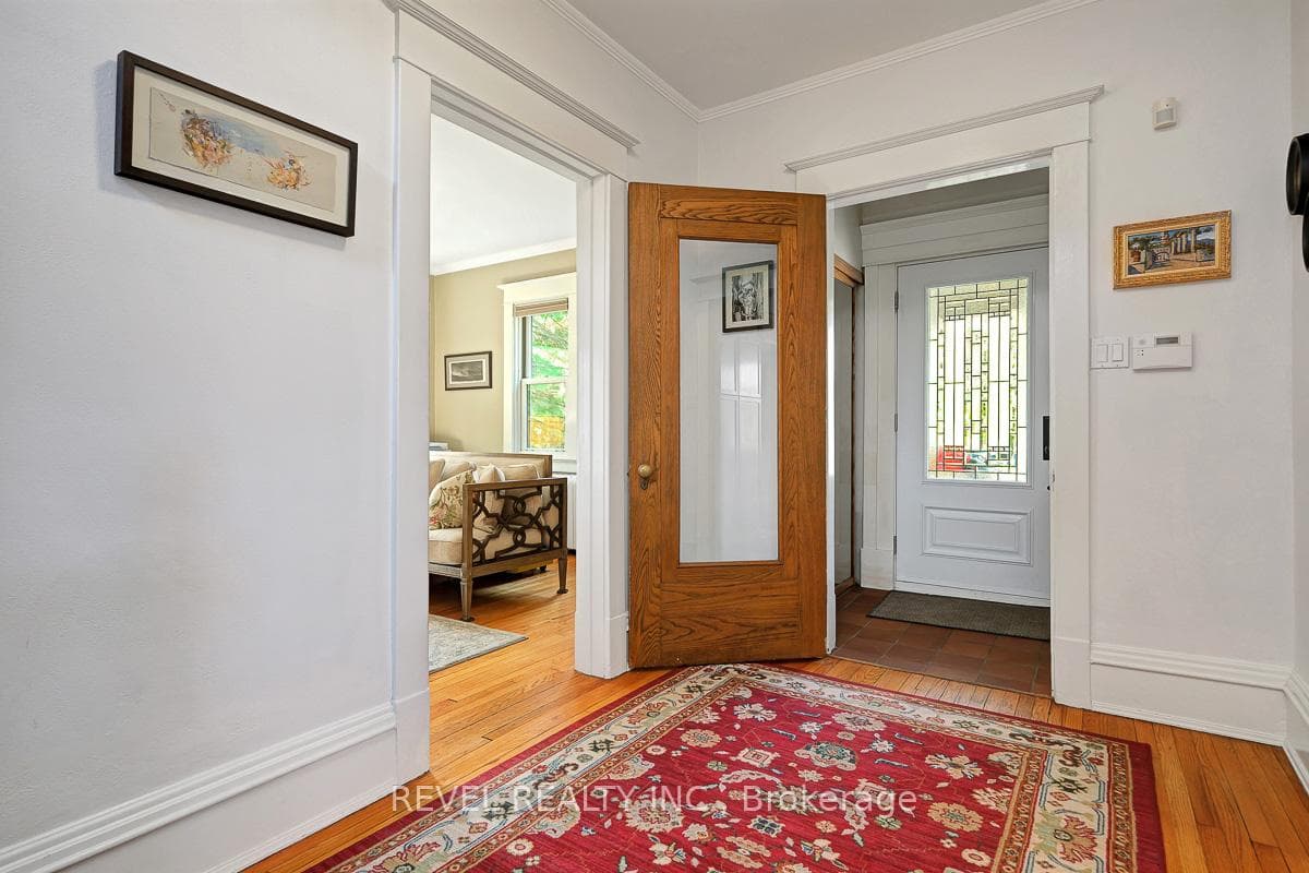 320 CLEMOW Avenue photo 3
