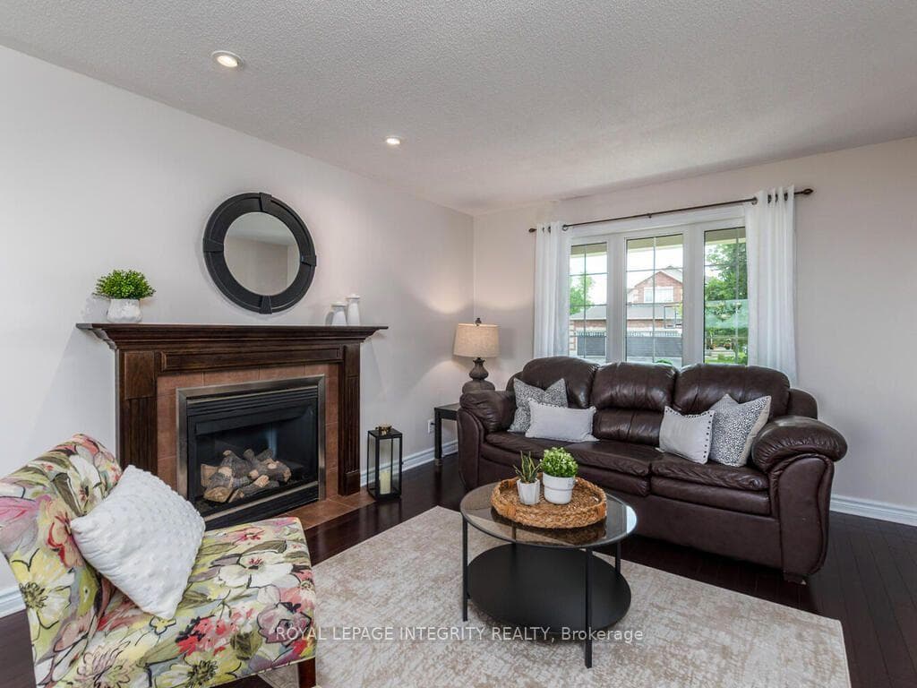 111 Comba Drive photo 4